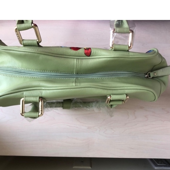 Beautiful New Designer Sharif Embroidered Bag & Victoria’s Secret Heart Throw - Picture 9 of 16